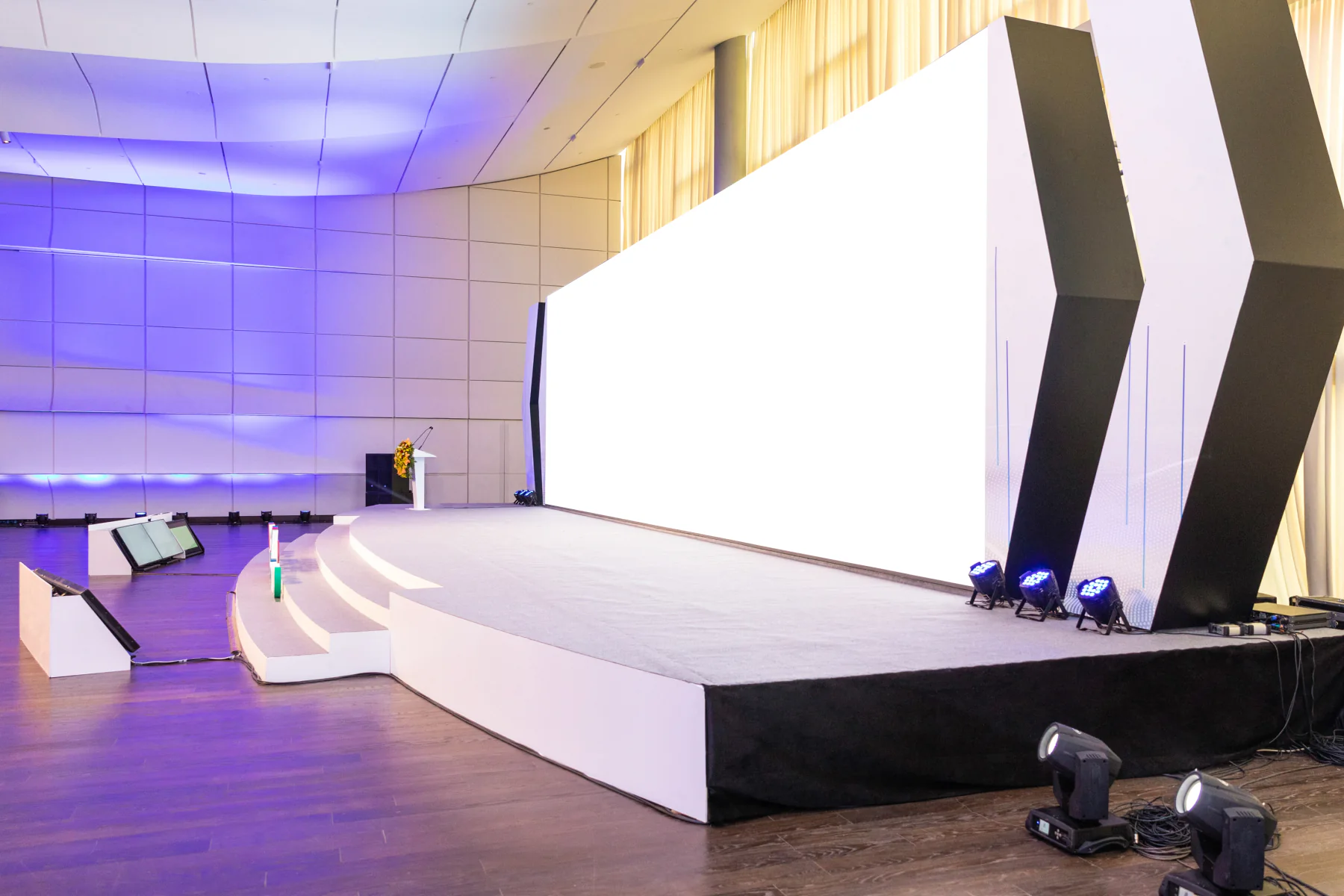 Large LED video wall and visual display solution supporting a professional conference or live event